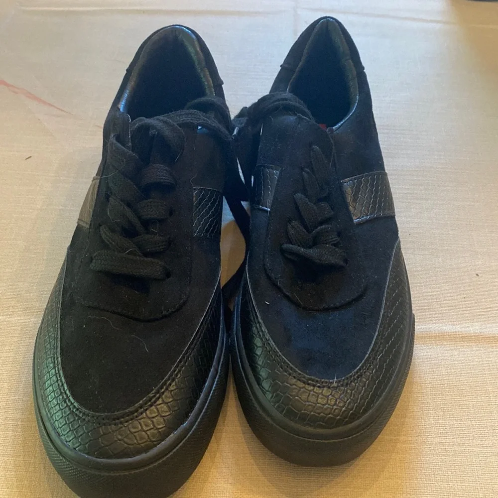 👟 3/$10 - sneakers